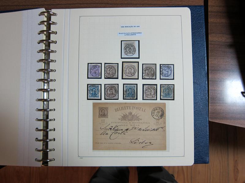 0019 (228).JPG -     Lote:    19      Marcofilia      Lotes Especiais       Descrição:         Portugal. Colecção especializada de carimbos de duplo círculo, tipo 1852, montada em 4 álbuns Lindner, com selos de diversas emissões e cartas, com estudo minucioso de cada marca. Lote a ver.         Lote       Valor Base:     &euro; 2.500,00     Valor Venda:     Retirado     
